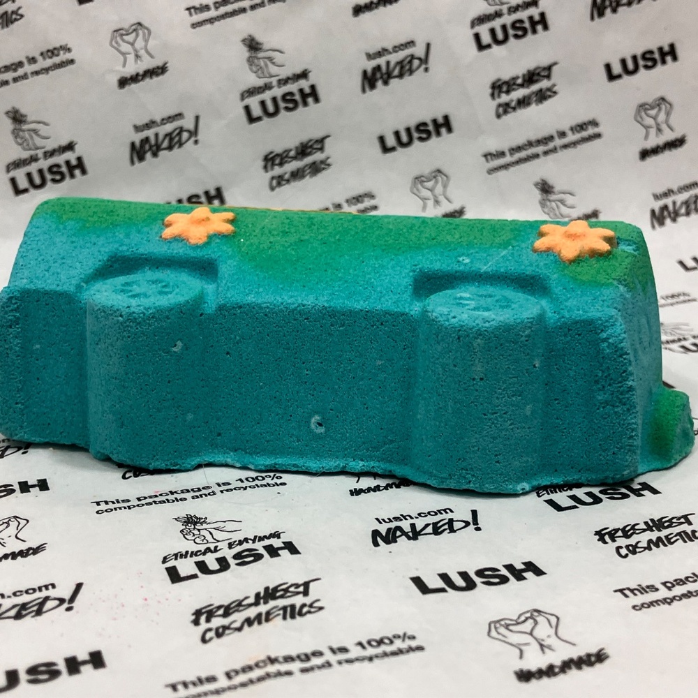 LUSH Scooby Doo Mystery Machine Bath Bomb - Picture 6 of 9